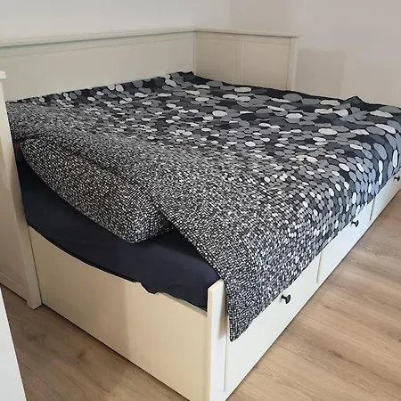 Apartment Lovely One Bedroom Next Mall Vitan Bucharest